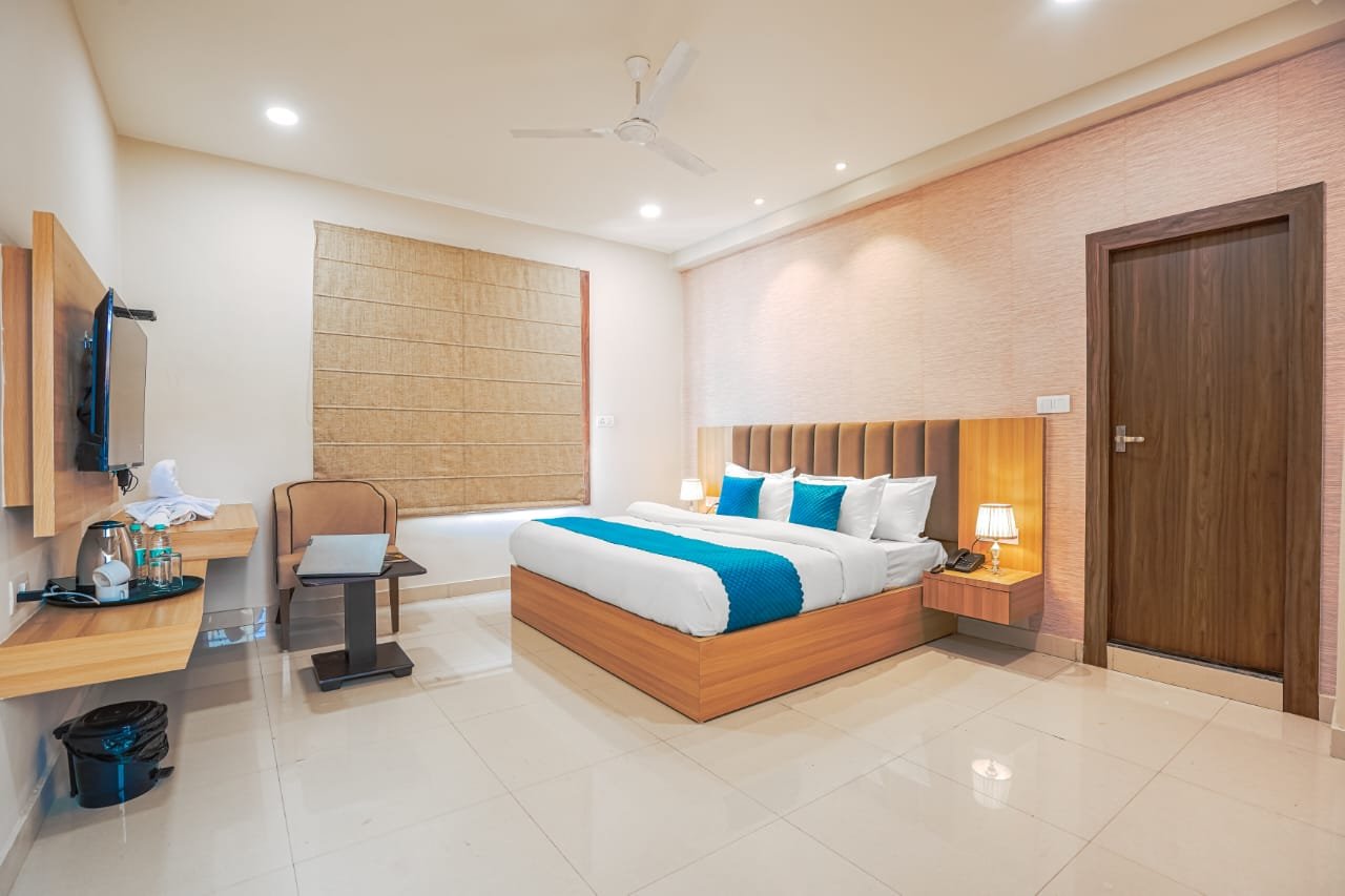 Super Deluxe Room - The Aanandam By Agravansh